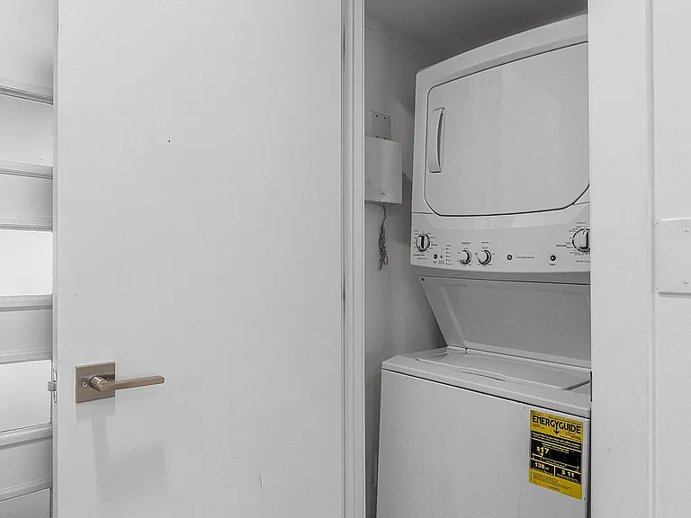 Crescent Apartments — Photo 21