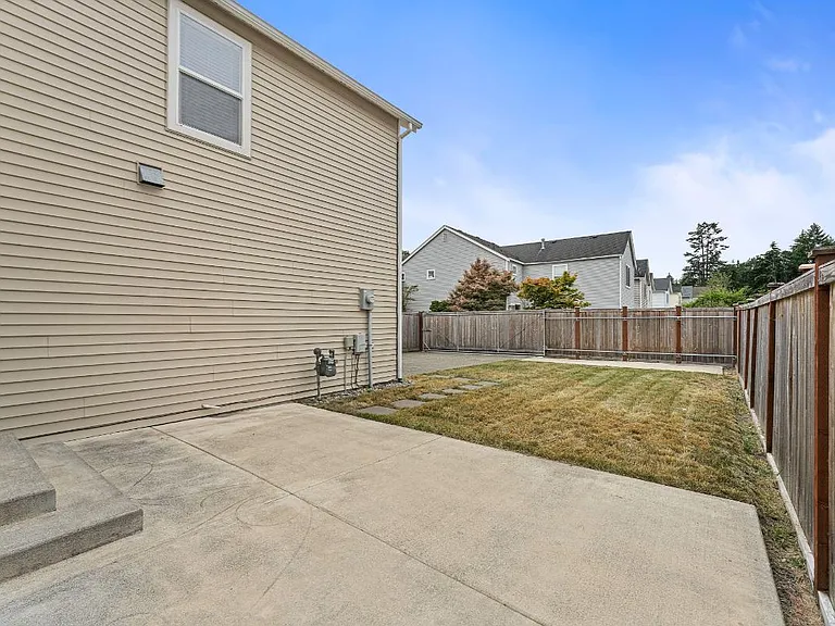 2429 Tolmie Ave — Photo 37
