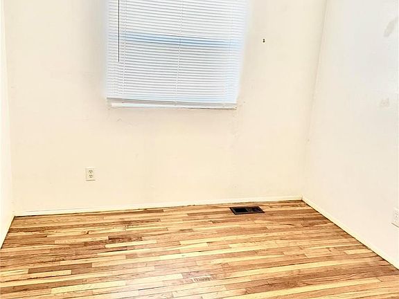 5th image of 10225 Royal Dr