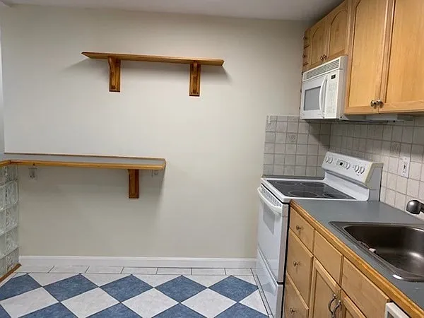 2 bed, 720 sqft, $2,200 — Photo 4