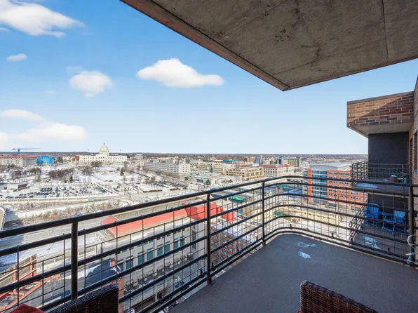 26 10th St W Unit 2004, Saint Paul, MN 55102