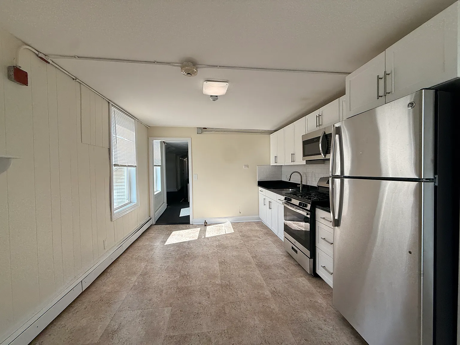 3 bed, 1500 sqft, $2,700 — Photo 2