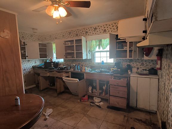 5th image of 552 Circle Dr