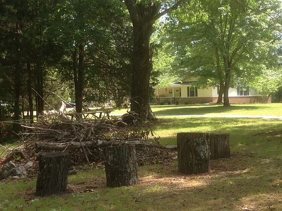 5th image of 388 Oak Grove Ln