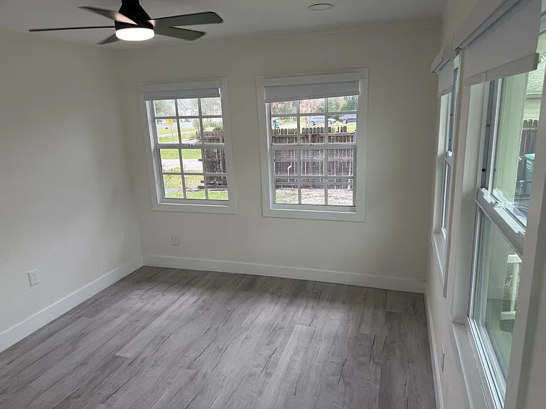 537 Sunset Blvd — Photo 21