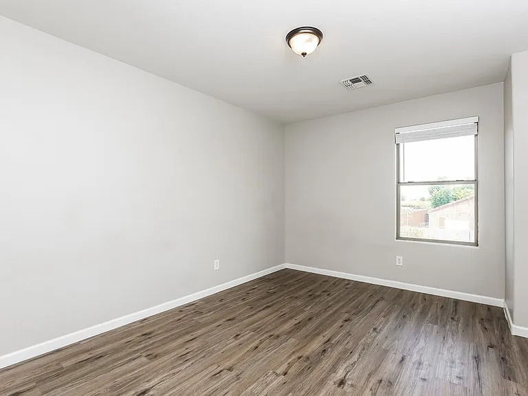 10340 W Hilton Ave — Photo 15