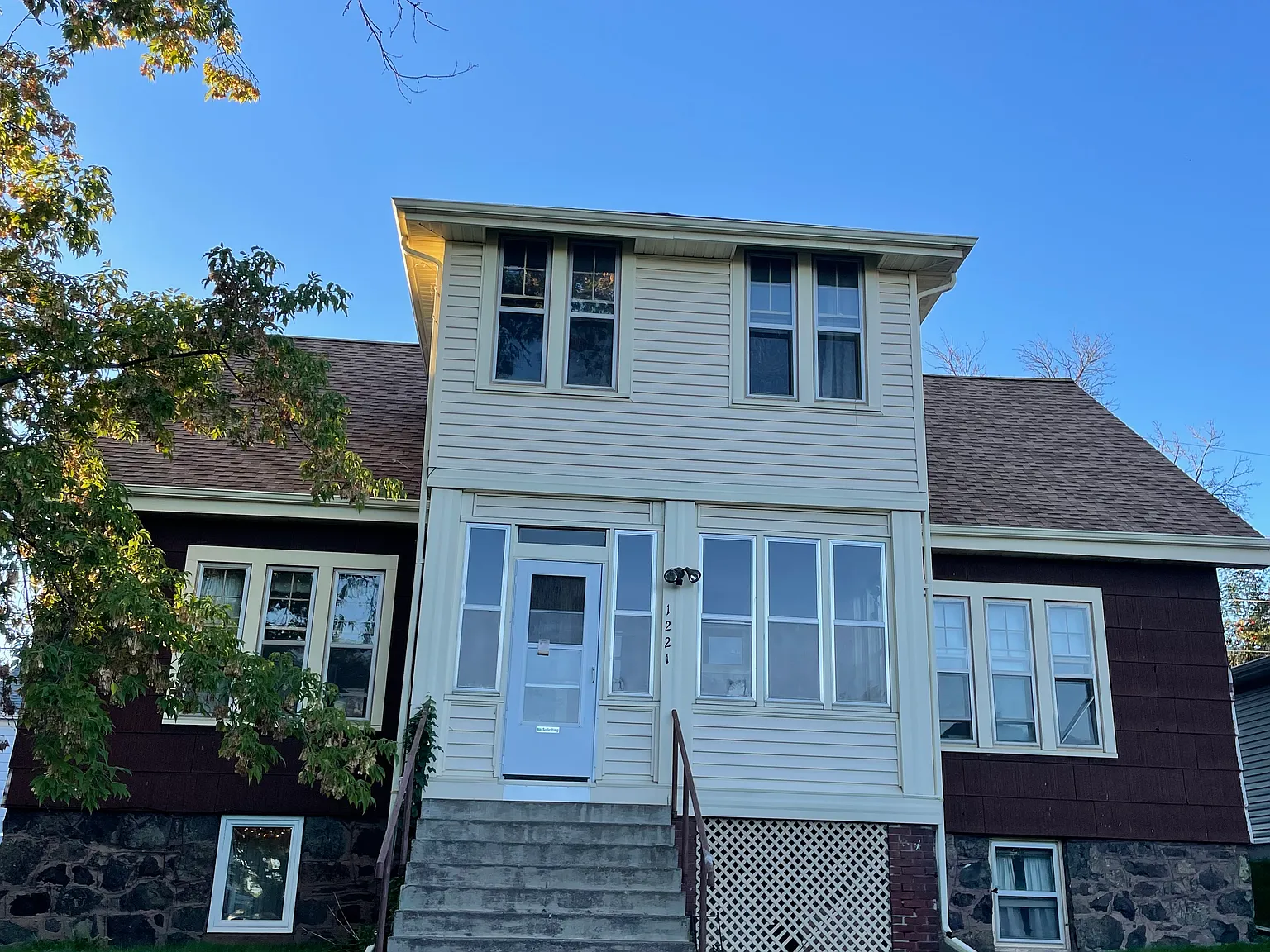 2 bed, 1320 sqft, $1,200 — Photo 1