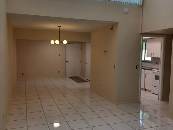 4th image of 704 Glasgow Ct