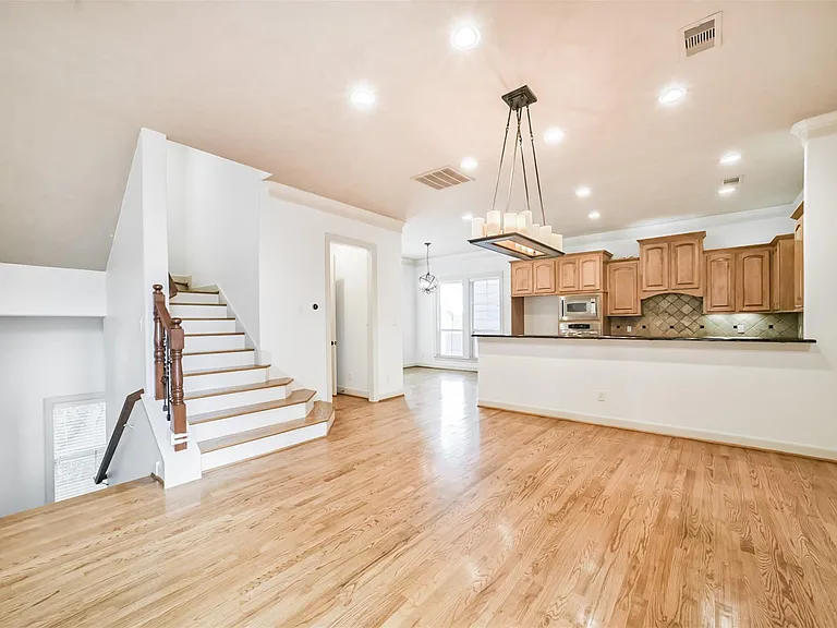 1833 Oakdale St — Photo 10