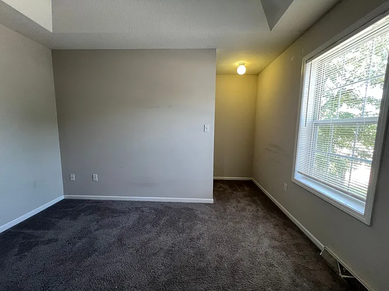 102-104 Albany Dr — Photo 12