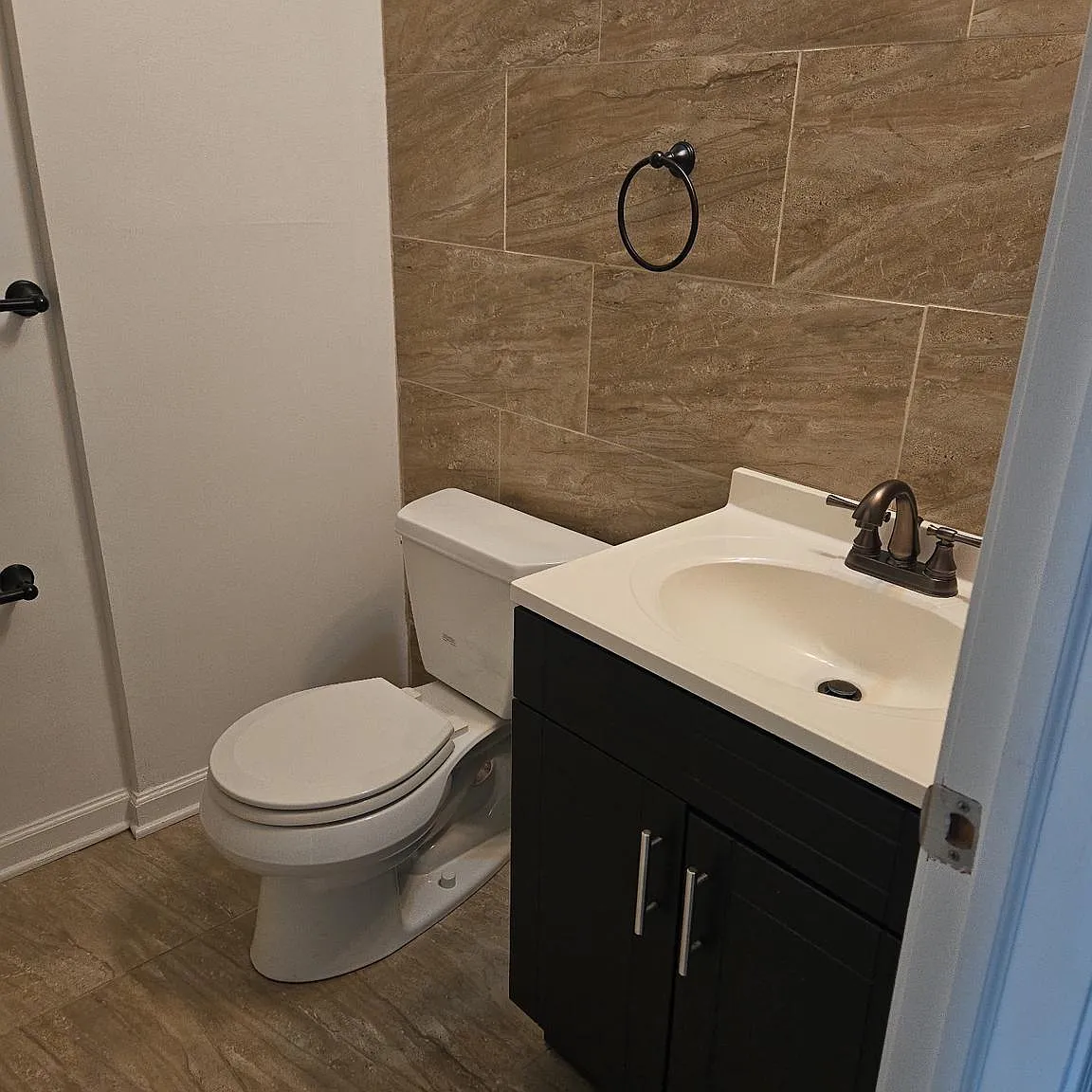 3 bed, 2.5 bath, 1500 sqft, $2,500 — Photo 2