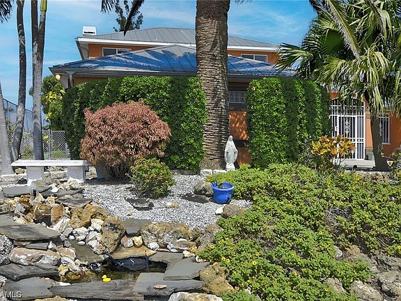3rd image of 2730 SW 4th Pl