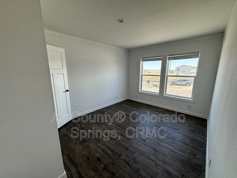 690 E Hahns Peak Ave — Photo 8