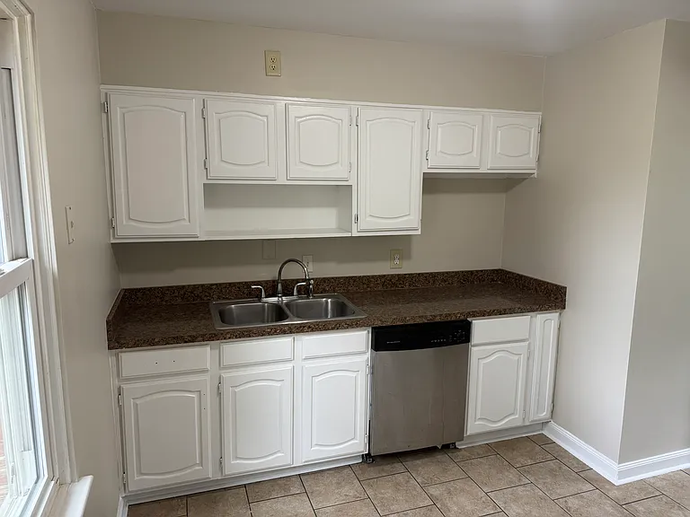 9047 Newkirk Dr — Photo 25
