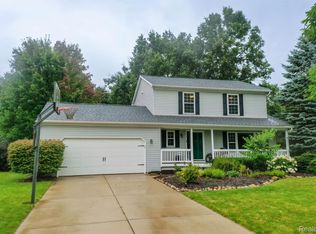 1170 Fox Ct, Oxford, MI 48371