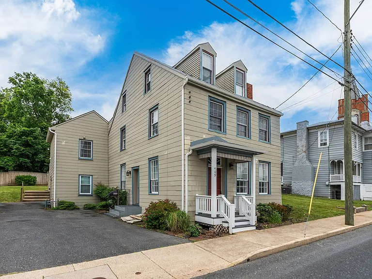 409 N Augusta St #A — Photo 2