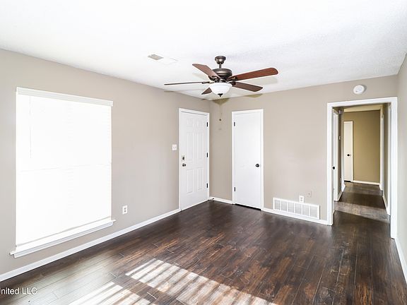 5th image of 3220 Fairmeadow Dr