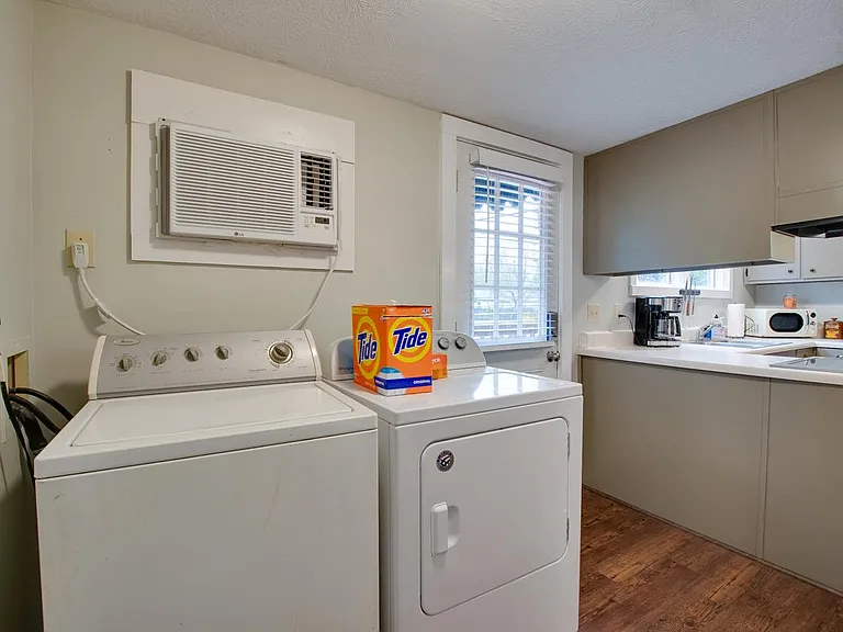 1500 McKinley Ave NE #B — Photo 11