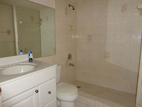 3rd image of 200 W Park Dr APT 101-1