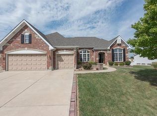 25 Country Park Cir, Saint Charles, MO 63304