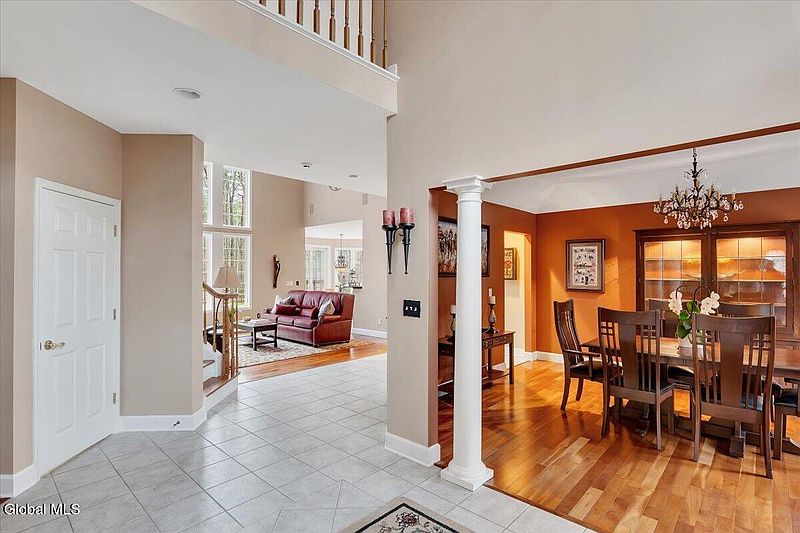4th image of 25 Rolling Brook Drive