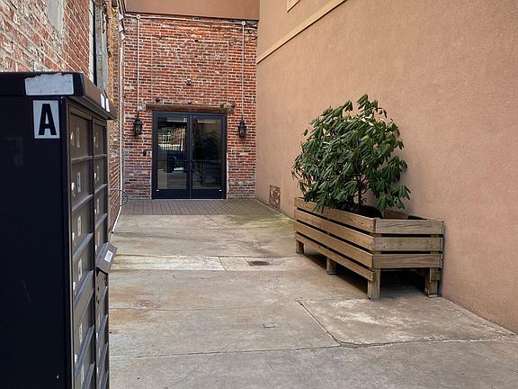 2nd image of 3421 Richmond St APT 209