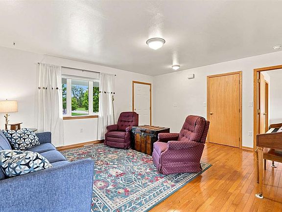 2nd image of 405 E 14th St