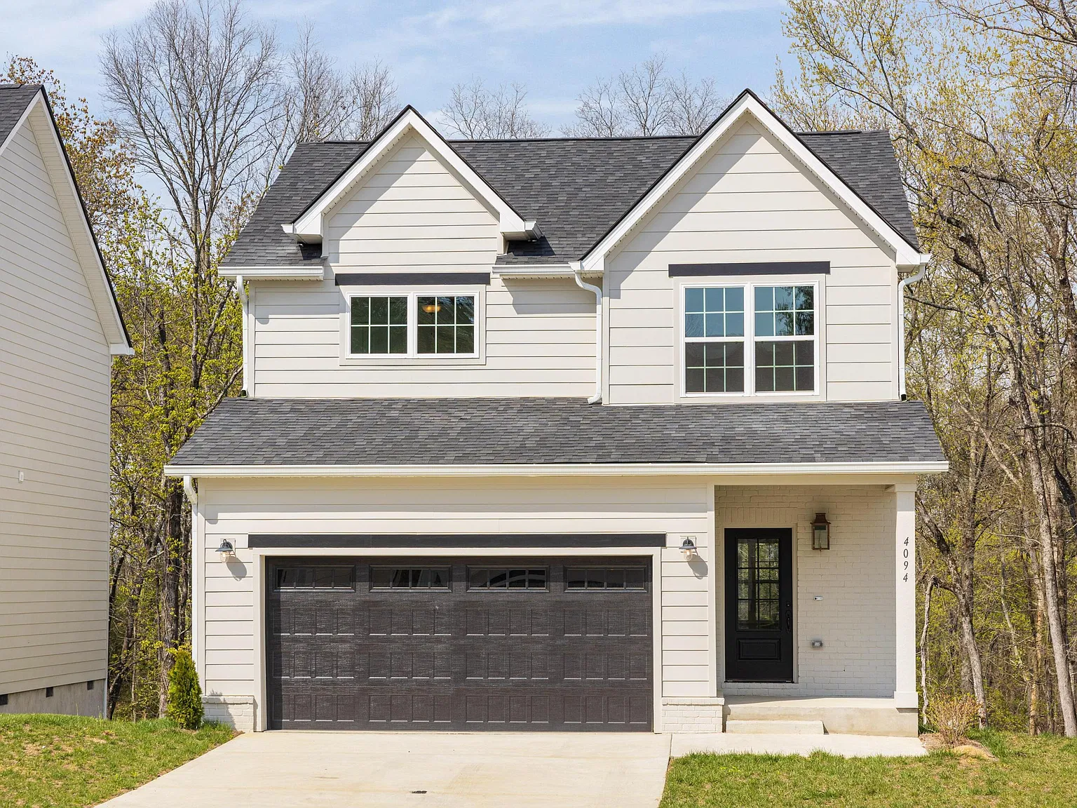 4 bed, 3.5 bath, 2580 sqft, $2,900 — Photo 1