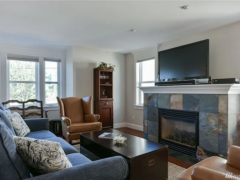 4322B Francis Ave N — Photo 8