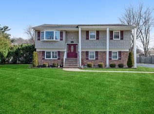 38 Tanglewood Rd, Middletown, NJ 07748