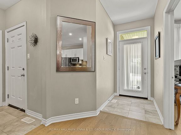 5th image of 540 Silverbell Cres