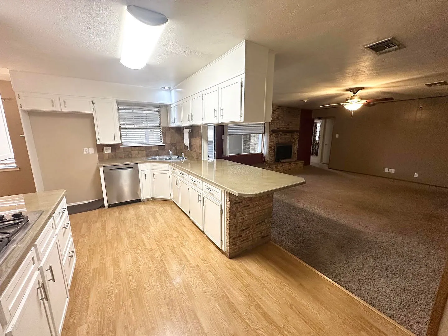 3 Bed 2 Bath Center of Town — Photo 4