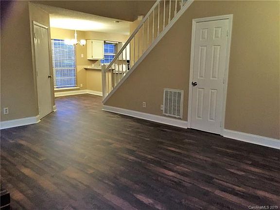 3rd image of 9128 Parkhurst Ln