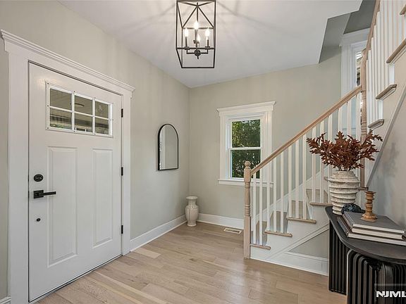 3rd image of 43 Garfield Place