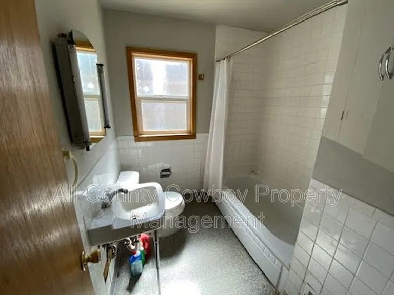 1218 E Flint St — Photo 5