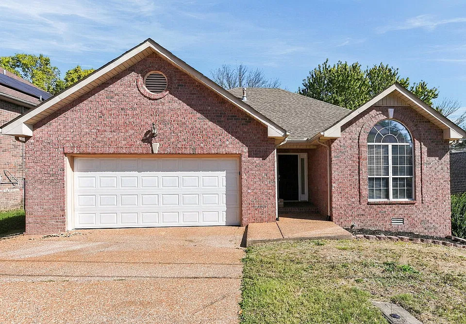 4928 Alexis Dr