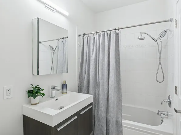 22 Avenue At Port Imperial image 28 of 34