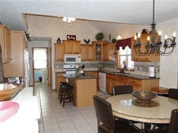 3rd image of 909 Continental Dr