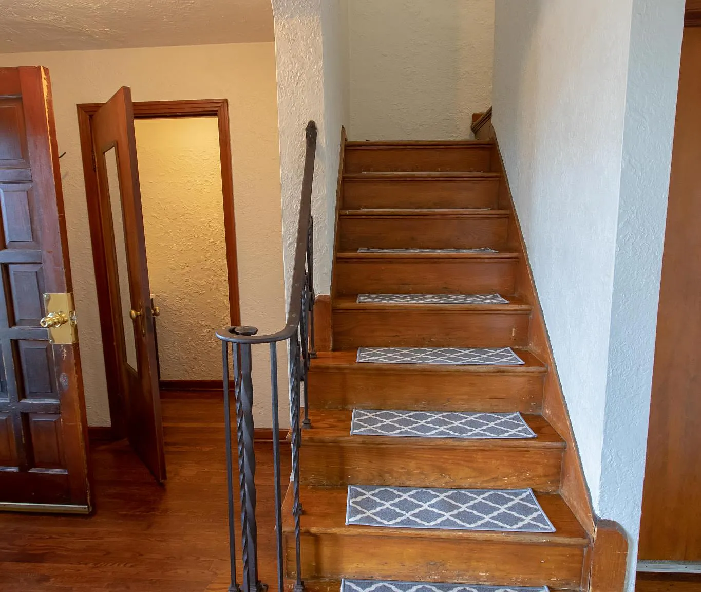 3 bed, 1.5 bath, 1344 sqft, $2,100 — Photo 3