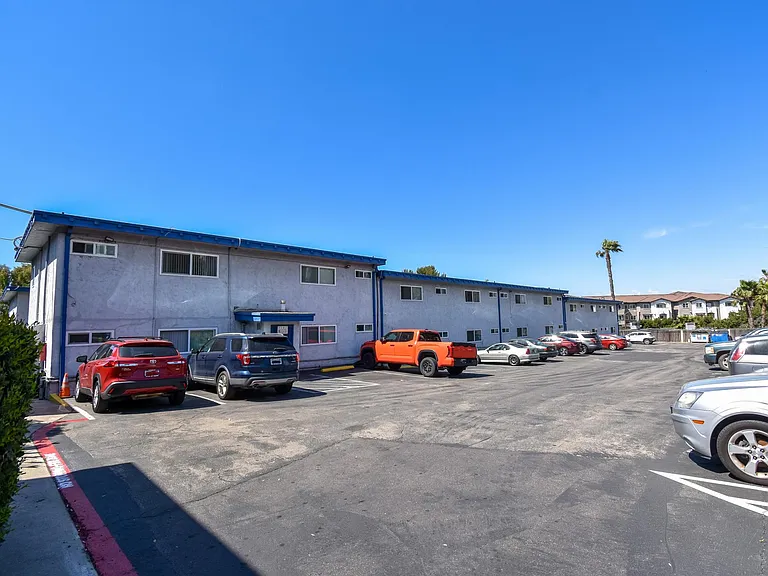 Megan Court Apartments — Photo 23