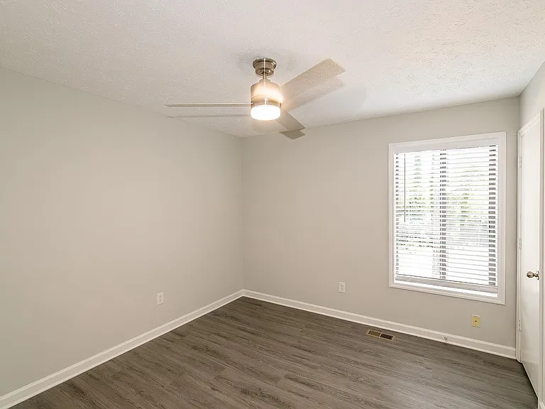 3941 Kensington Dr — Photo 14