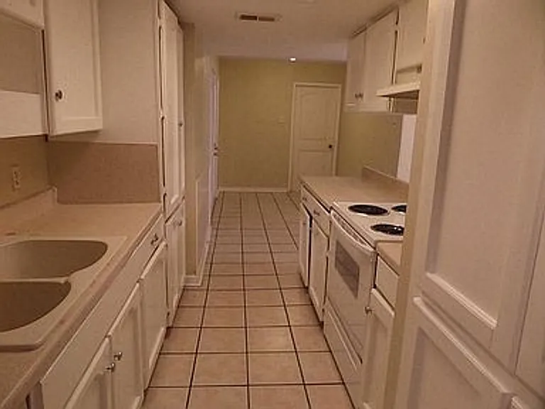 3931 Rosebud Dr — Photo 3