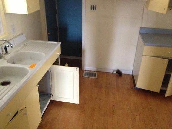 3rd image of 415 Lewis Dr