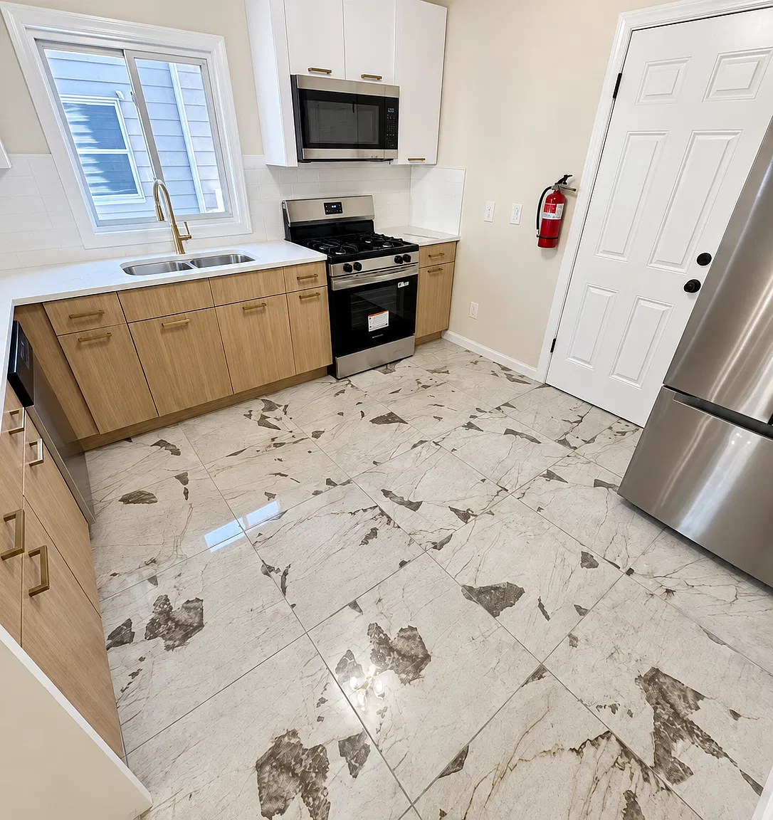 5 bed, 2150 sqft, $4,500 — Photo 2