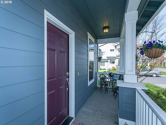 4th image of 694 NW Ledum Ln
