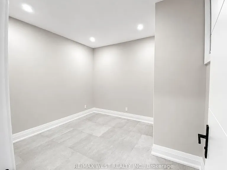 58 Aura Lea Blvd #BASEMENT — Photo 7