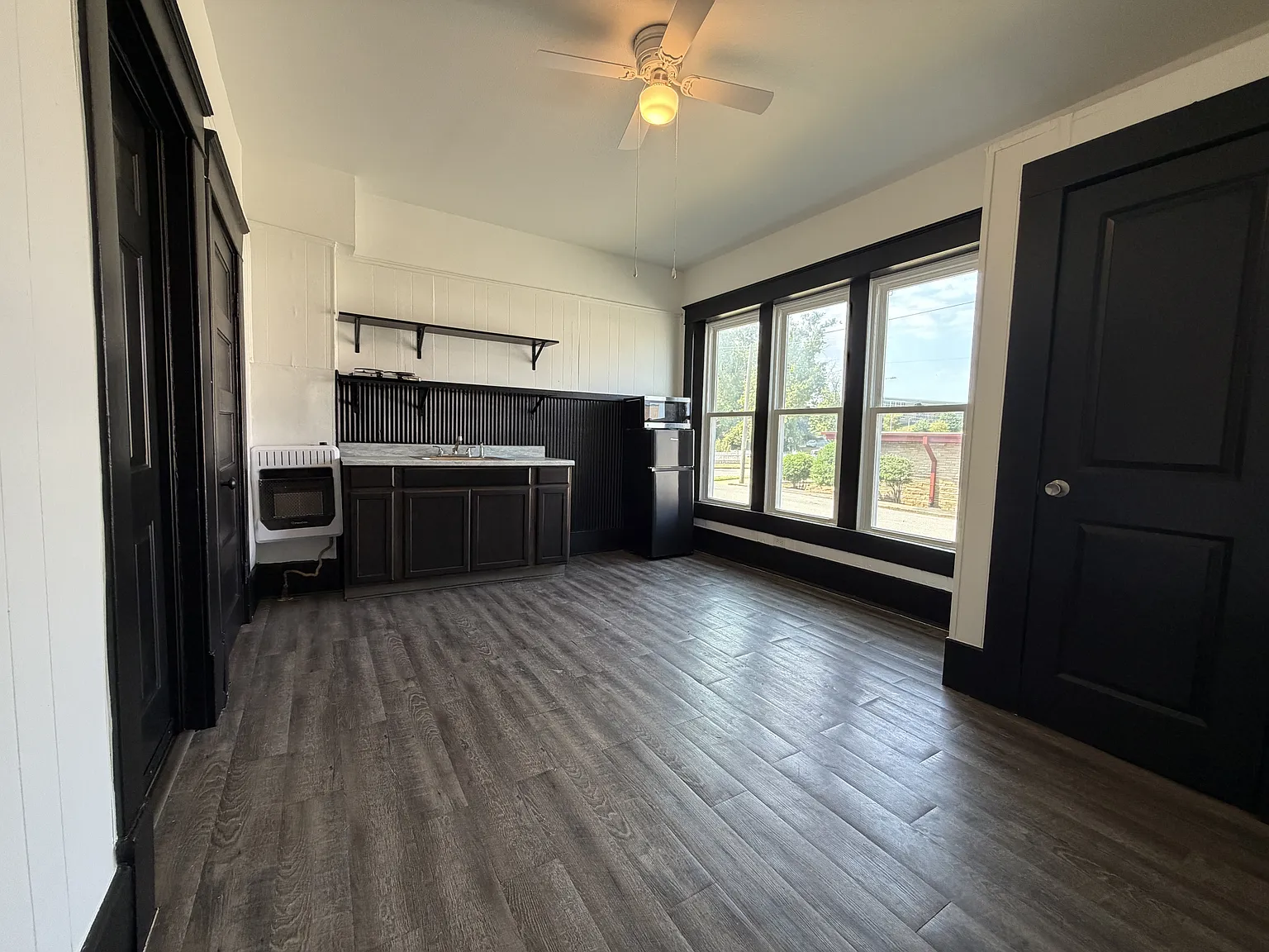 401 East Twin Springs Street - 2 — Photo 1