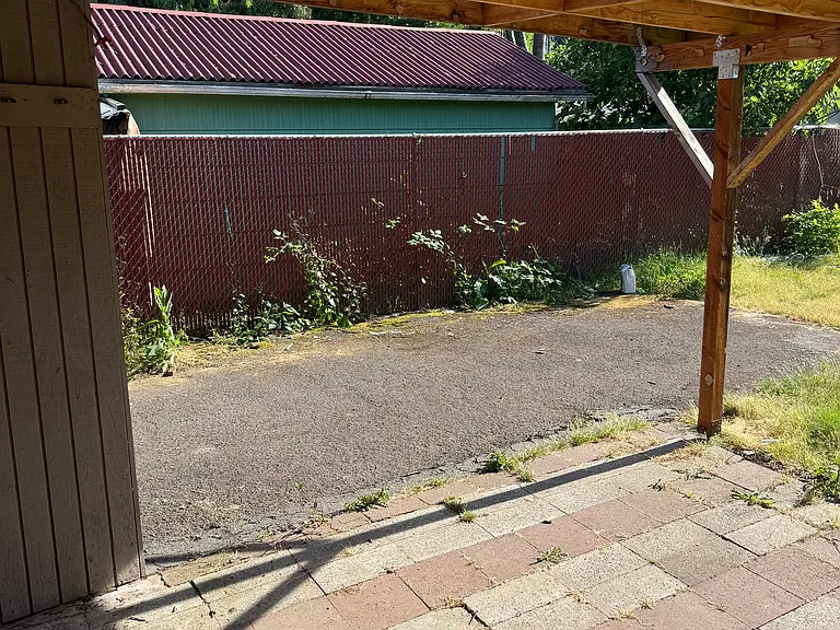 659 SE 11th Ave — Photo 16