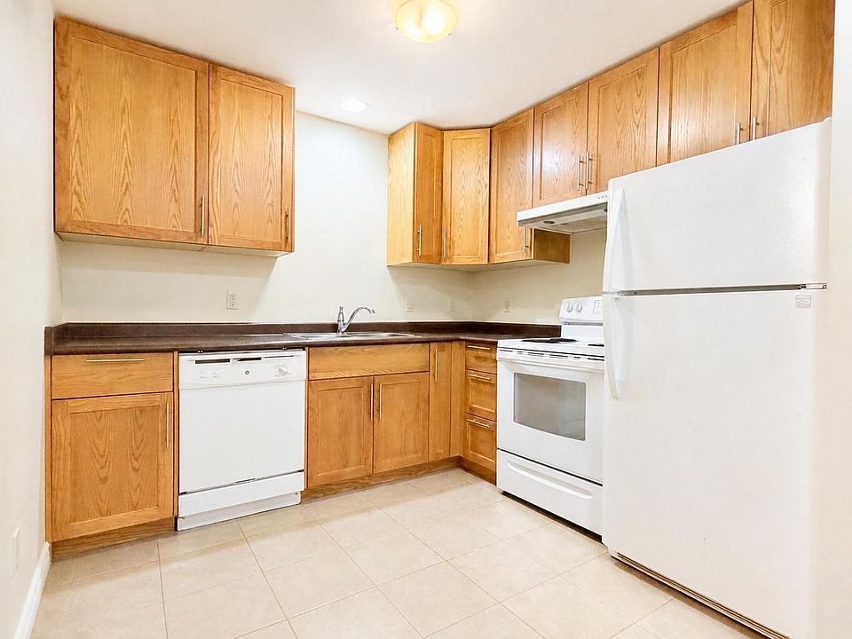 1st image of 1 Main St W #408