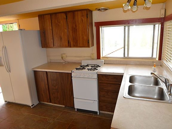 3rd image of 1140 1/2 Shorewood Dr